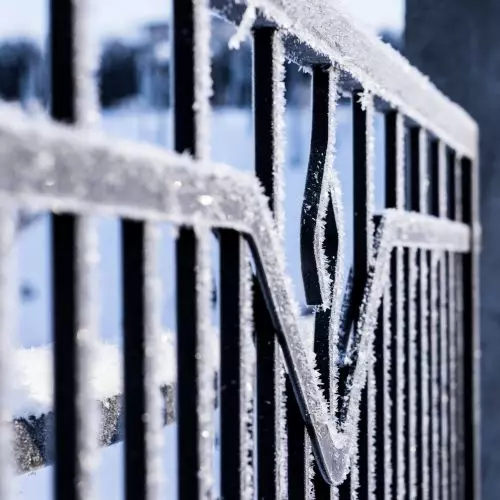 Winter-resistant fences
