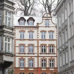 Druga spośród trzynastu rewitalizowanych kamienic jest już gotowa