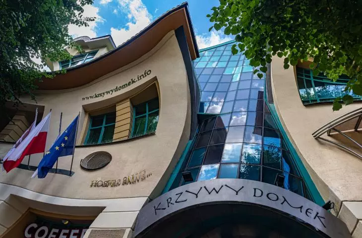 W Krzywym Domku powstanie food hall. Budynek ma tętnić życiem przez cały rok