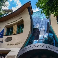 Na parterze Krzywego Domku powstanie food hall