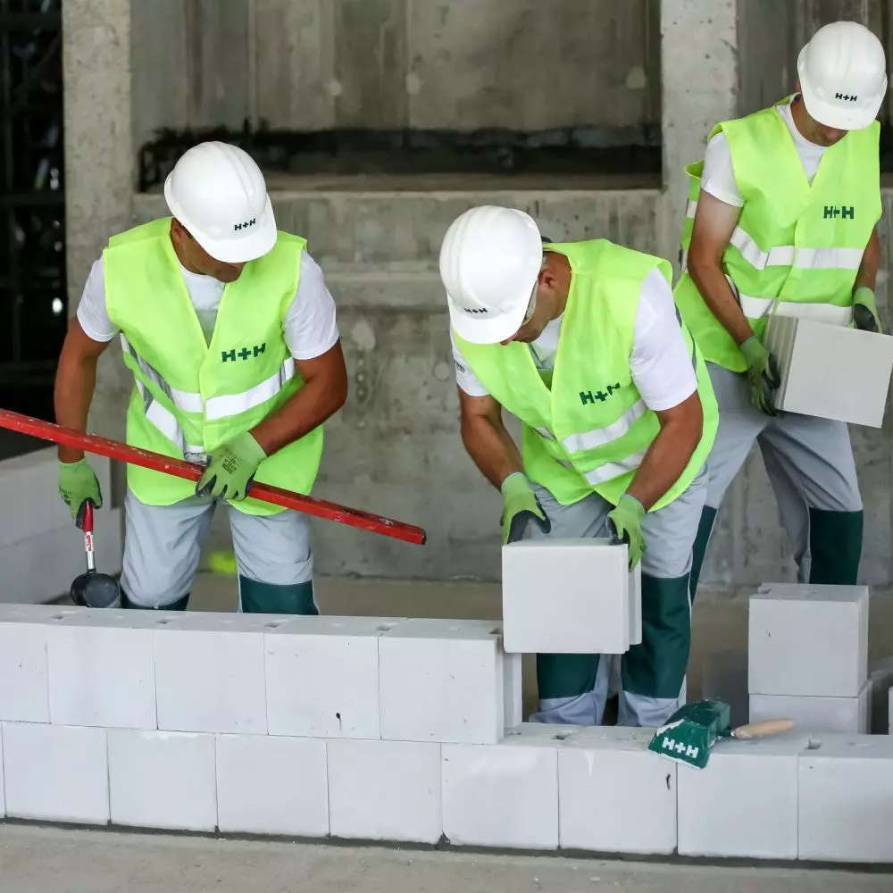 Zastosowanie bloczków H+H Silikat AT25 AkuTerm umożliwia osiągnięcie wymaganych wskaźników w przegrodzie jednowarstwowej bez użycia dodatkowych materiałów izolacyjnych
