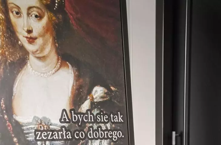 Elegancka łazienka i korytarz z wyjątkową dekoracją. Odwiedzamy wnętrza architektki