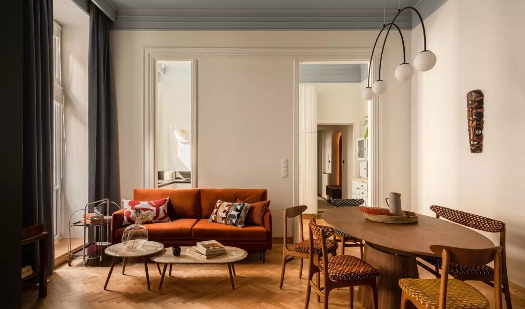 Eclectic interior in a Lodz townhouse