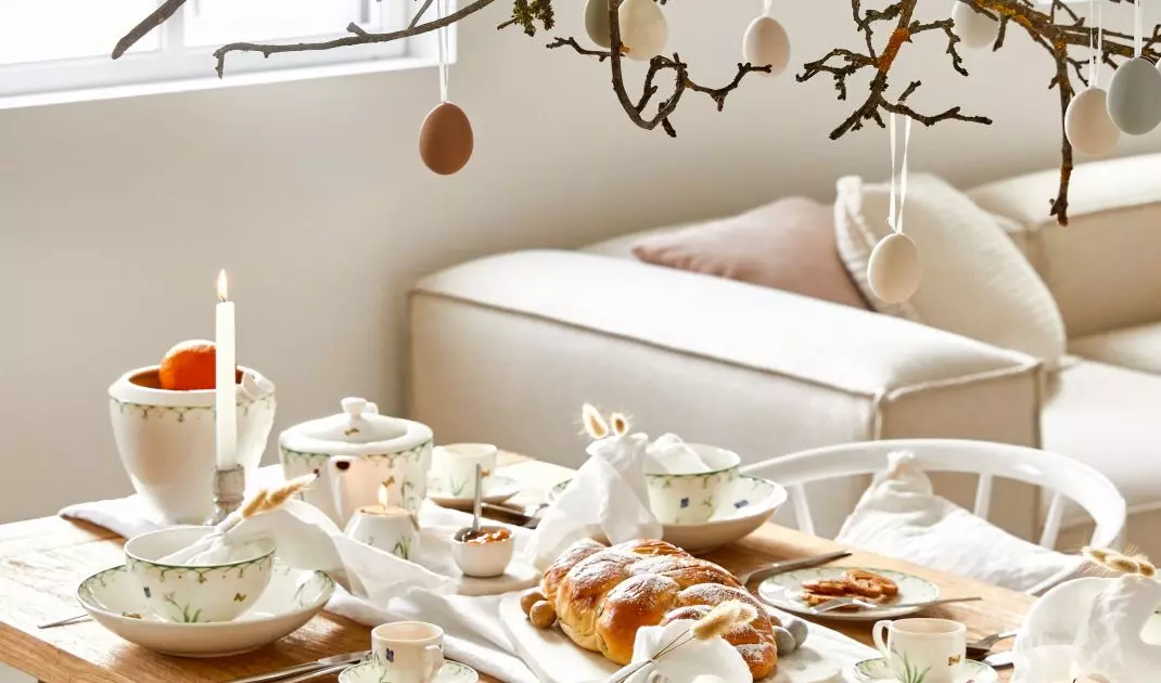 Easter table arrangement