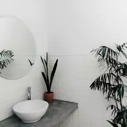 Białe fugi z białymi o tym samym kolorze zawsze prezentują się klasycznie i elegancko