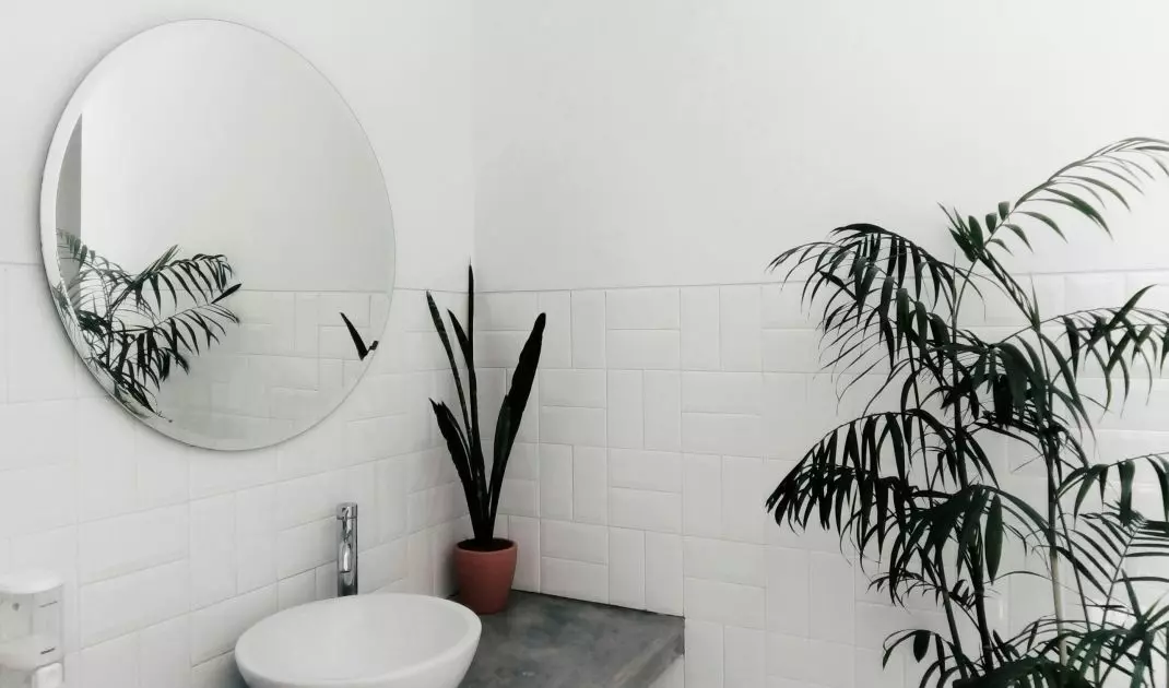 White joints with white of the same color always look classic and elegant