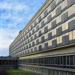 budynek dawnego hotelu „Cracovia” miał być zaadaptowany na siedzibę Muzeum Designu i Architektury w Krakowie
