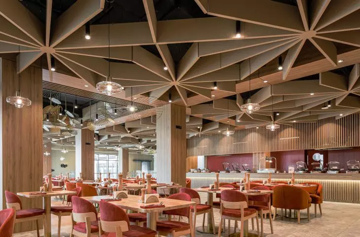 Nowe tendencje w projektowaniu sufitów: materiały, kolory i faktury Knauf Ceiling Solutions