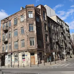 Jedna z nieruchomości wystawionych na sprzedaż - Żelazna 66