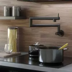 Pot filler Duero to praktyczne i designerskie rozwiązanie do każdej kuchni