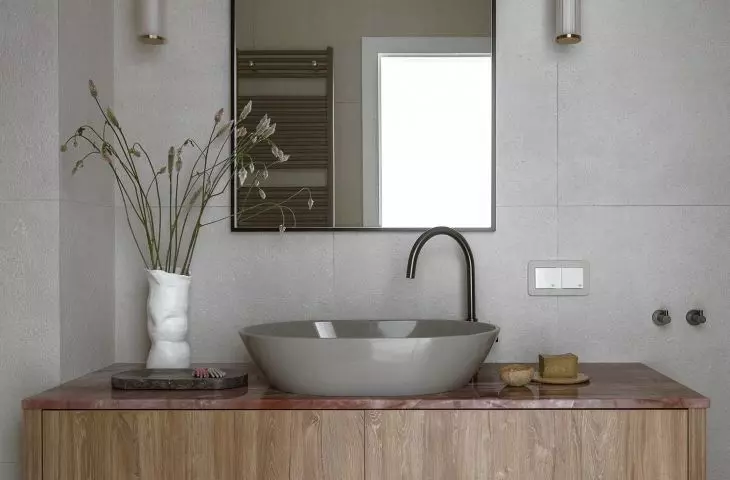 Mediterranean style bathroom