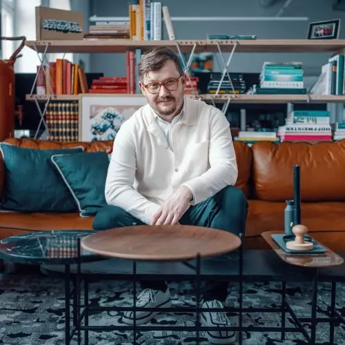 „Środek wielkiego placu budowy”. Sikora Wnętrza z biurem na terenach postoczniowych
