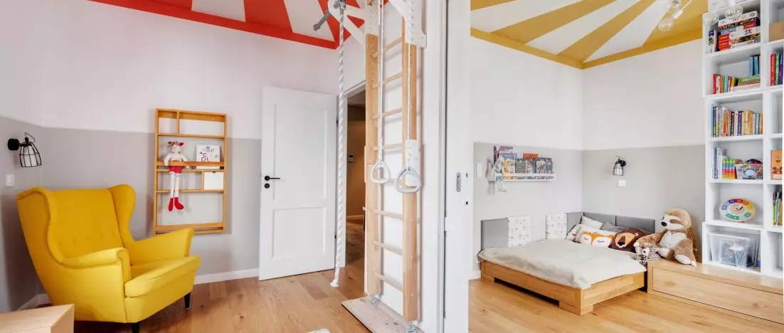 Children's rooms with ceilings inspired by circus