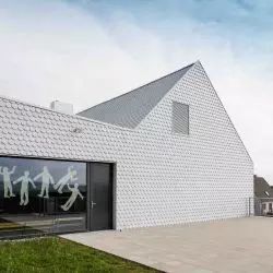 Dachówki na elewacji - trend w architekturze