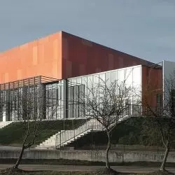 Hala widowiskowa w Suwałkach, proj.: Restudio Jacaszek Architekci