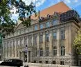 budynek po banku przy placu Wolności w Poznaniu; za dwa lata będzie apartamentowcem
