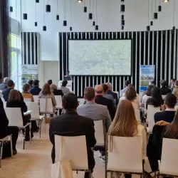 konferencja „Zazielenianie współczesnych miast. Stan obecny, problemy i możliwości wdrażania Zielonej Infrastruktury we współczesnych miastach ze szczególnym uwzględnieniem zielonych dachów i żyjących ścian”