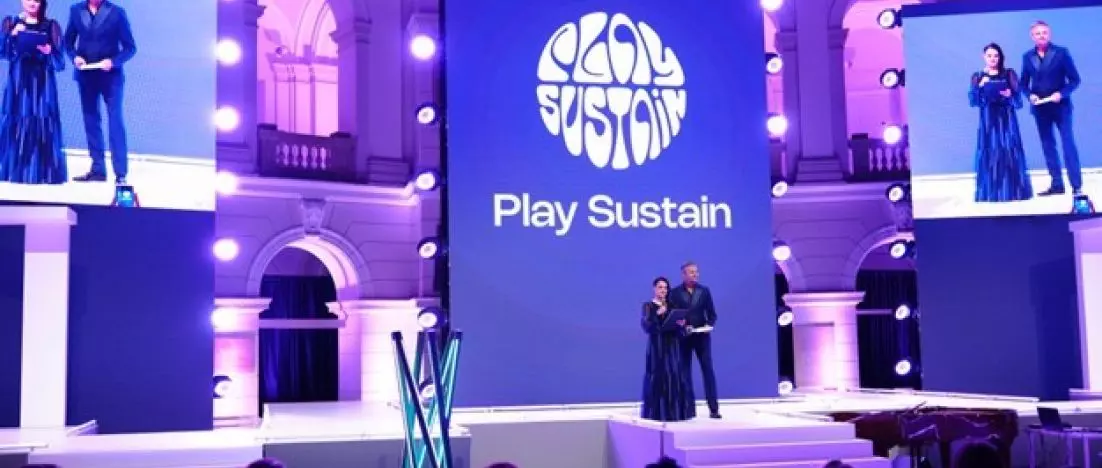 Marek Lorens i Led Labs podczas konkursu Designers Play Sustain 2024