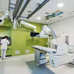 Laminat HPL w szpitalnym wnętrzu