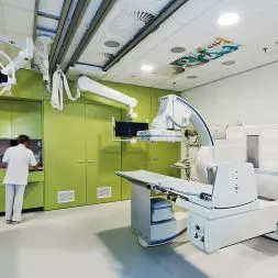 Laminat HPL w szpitalnym wnętrzu