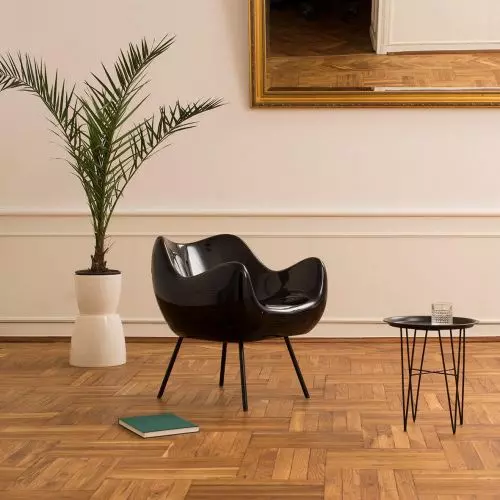 RM58 classic armchair