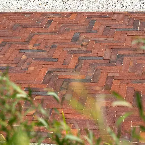 Klinkierowa kostka brukowa – skrawek wieczności w kruchym królestwie betonu