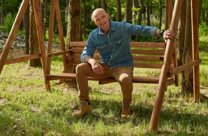 Dominik Strzelec advises how to renovate a garden swing