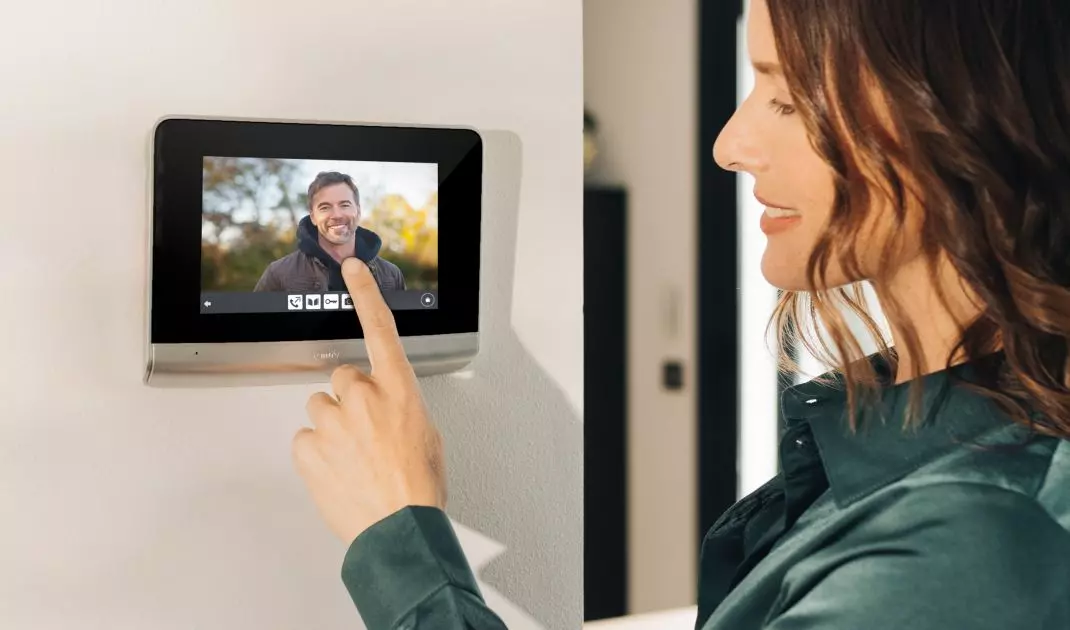 Smart home system will help you avoid burglary