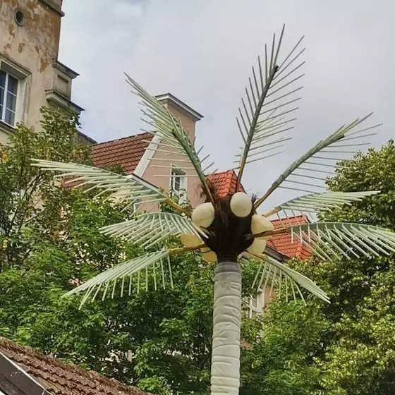 Tandetna instalacja stoi przy ul. Lektykarskiej