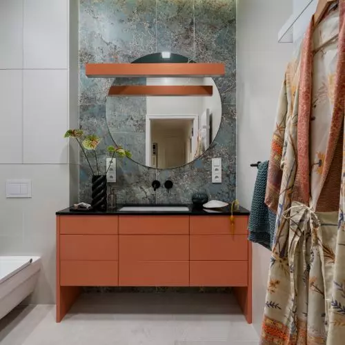 Bathroom arrangements inspired by eclecticism