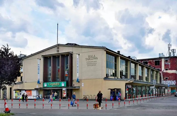 Krakowska Hala Targowa pojawi się w rejestrze zabytków – jaka przyszłość czeka modernistyczny budynek?