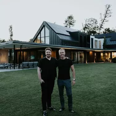 Dawid Piątkowski i architekt Piotr Lipski
