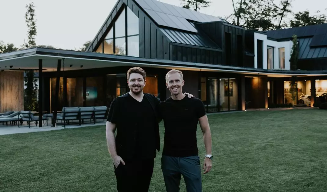 Dawid Piątkowski i architekt Piotr Lipski
