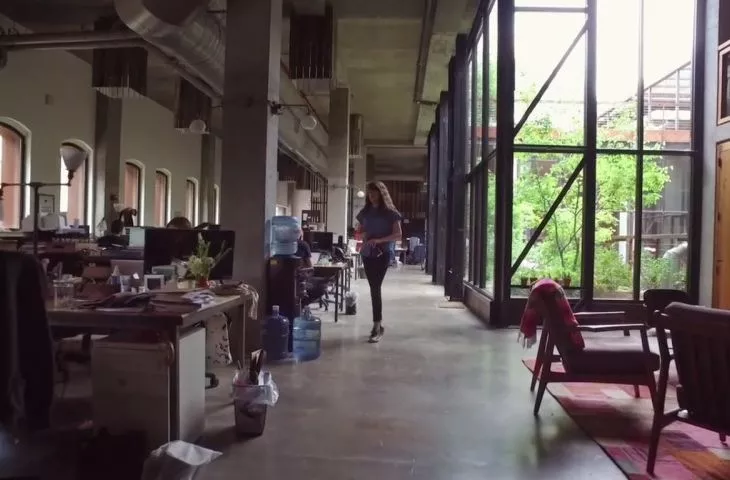 Kadr z filmu "Workplace"