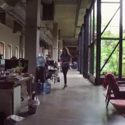 Kadr z filmu "Workplace"