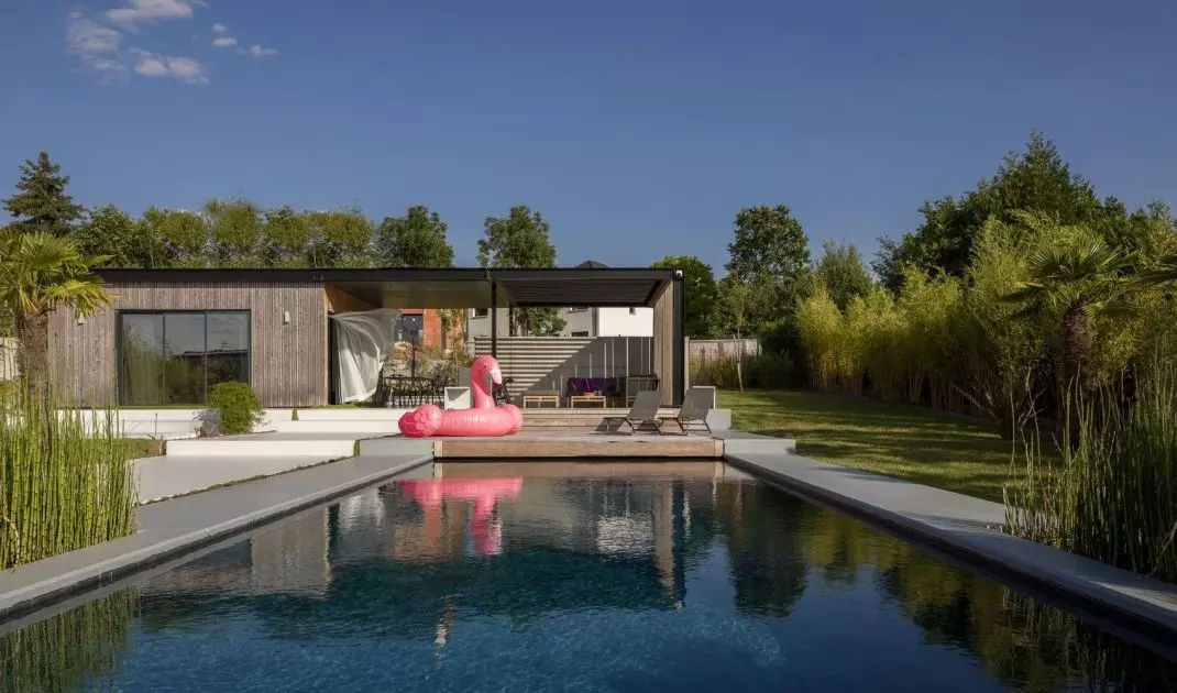 The guest house is located by the pool