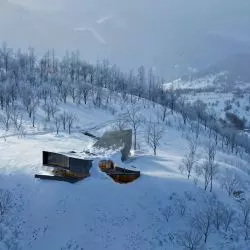 Wizualizacja projektu willi nad japońskim wulkanem Yōtei na Hokkaido