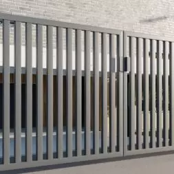 Ogrodzenie palisadowe P64V w nowej aranżacji – solidność, estetyka, funkcjonalność