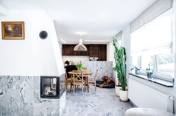 Czarno-białe wnętrze od Atelier Starzak Strebicki