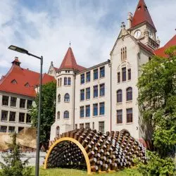 pawilon „Caterpillar” na kampusie Politechniki Wrocławskiej