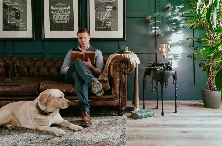 5 sposobów jak zorganizować wnętrze w stylu Dark Academia