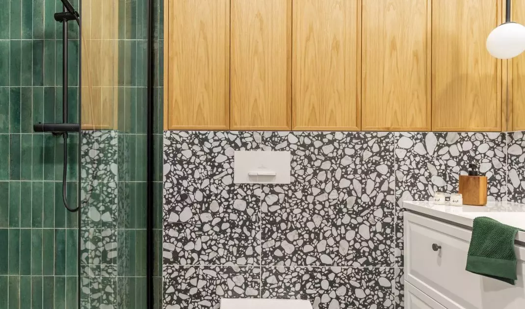 Bathroom with terrazzo pattern tiles
