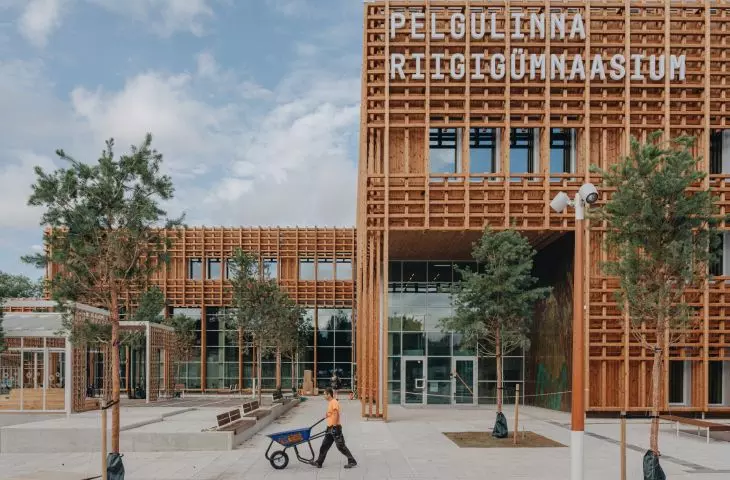 Pelgulinn Middle School melted into the forest - Estonia's largest wooden educational facility