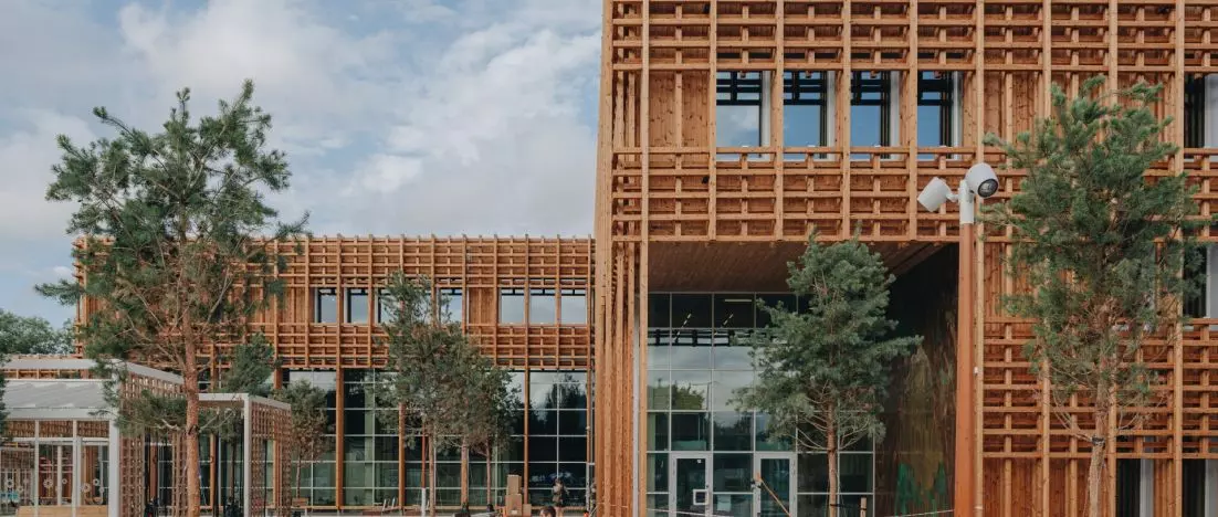 Pelgulinn Middle School melted into the forest - Estonia's largest wooden educational facility