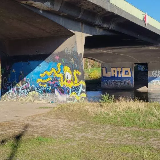 most Chrobrego w Poznaniu nad wartą, przeznaczony do rozbiórki
