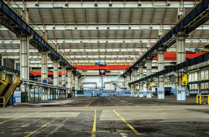 Goleniowski Park Przemysłowy z halą pełną robotów