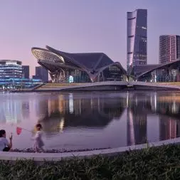Centrum Sztuki w Zhuhai to innowacyjny kompleks kulturalny i edukacyjny, położony w jednym z najszybciej rozwijających się regionów świata.