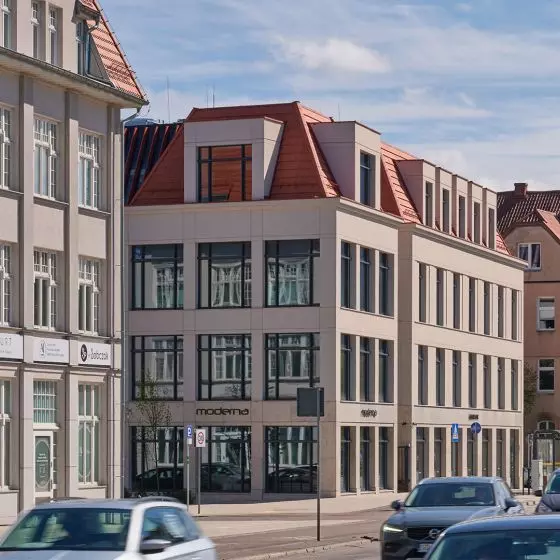 Oliwa 501, Budynek biurowo-usługowy przy Al. Grunwaldzkiej w Gdańsku