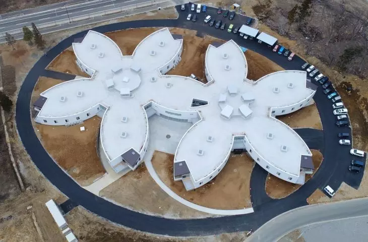 Sakuragien – dom opieki nad seniorami. Architektura geriatryczna w kwiatach wiśni