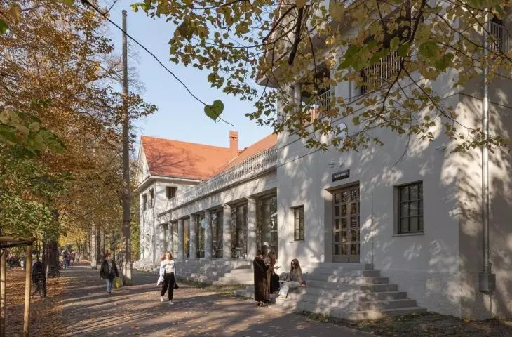 Stary beton ożywiony. Wyjątkowy Betonhaus w Poznaniu
